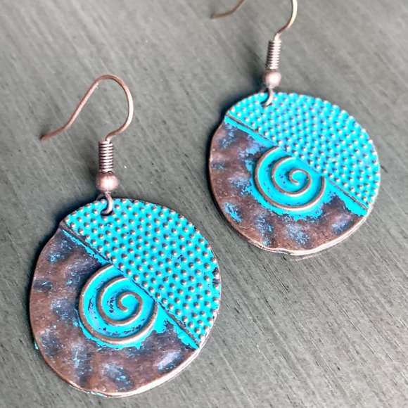 Artsy Copper Turquoise Patina Spiral Hammered Boho Southwestern Dangle Earrings - Picture 3 of 3